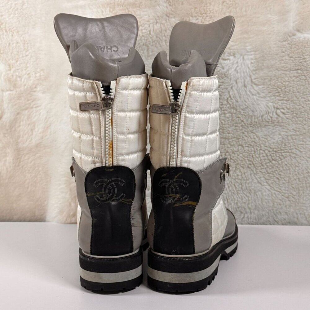VINTAGE Chanel White & Gray Quilted Ski Boots Size 38. - Picture 7 of 16